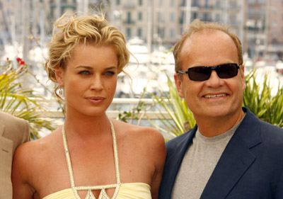 Kelsey Grammer and Rebecca Romijn at event of Iksmenai. Zutbutinis musis (2006)