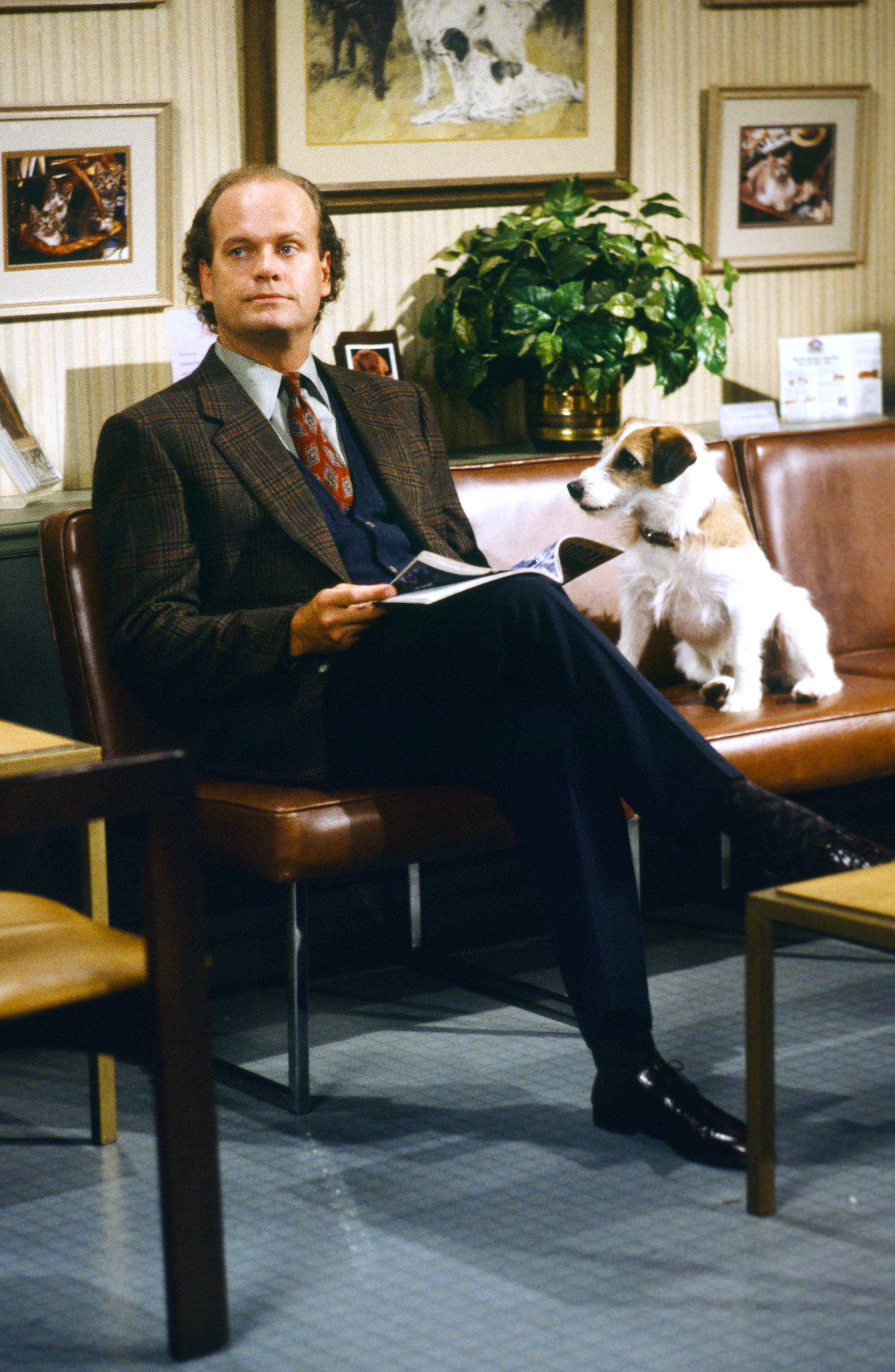 Still of Kelsey Grammer and Moose in Frasier (1993)