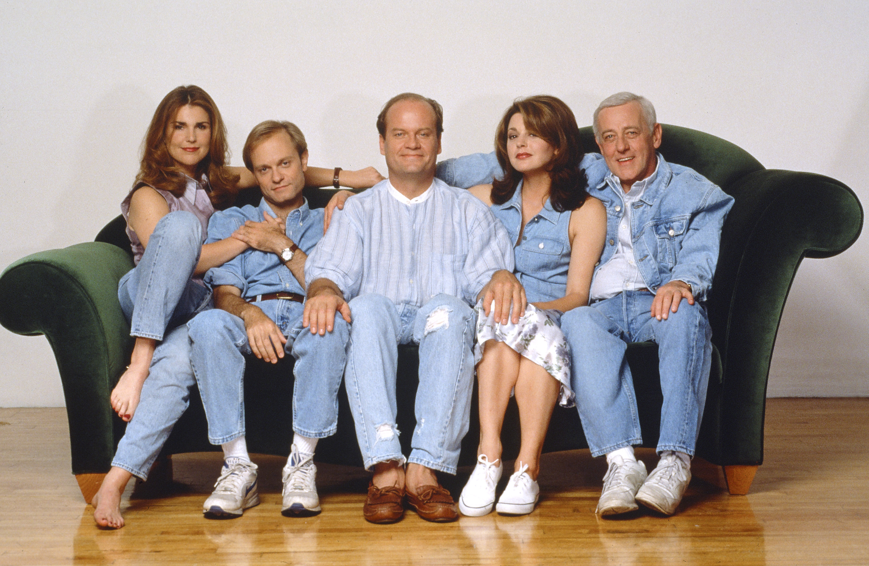 Still of Kelsey Grammer, David Hyde Pierce, John Mahoney, Peri Gilpin and Jane Leeves in Frasier (1993)