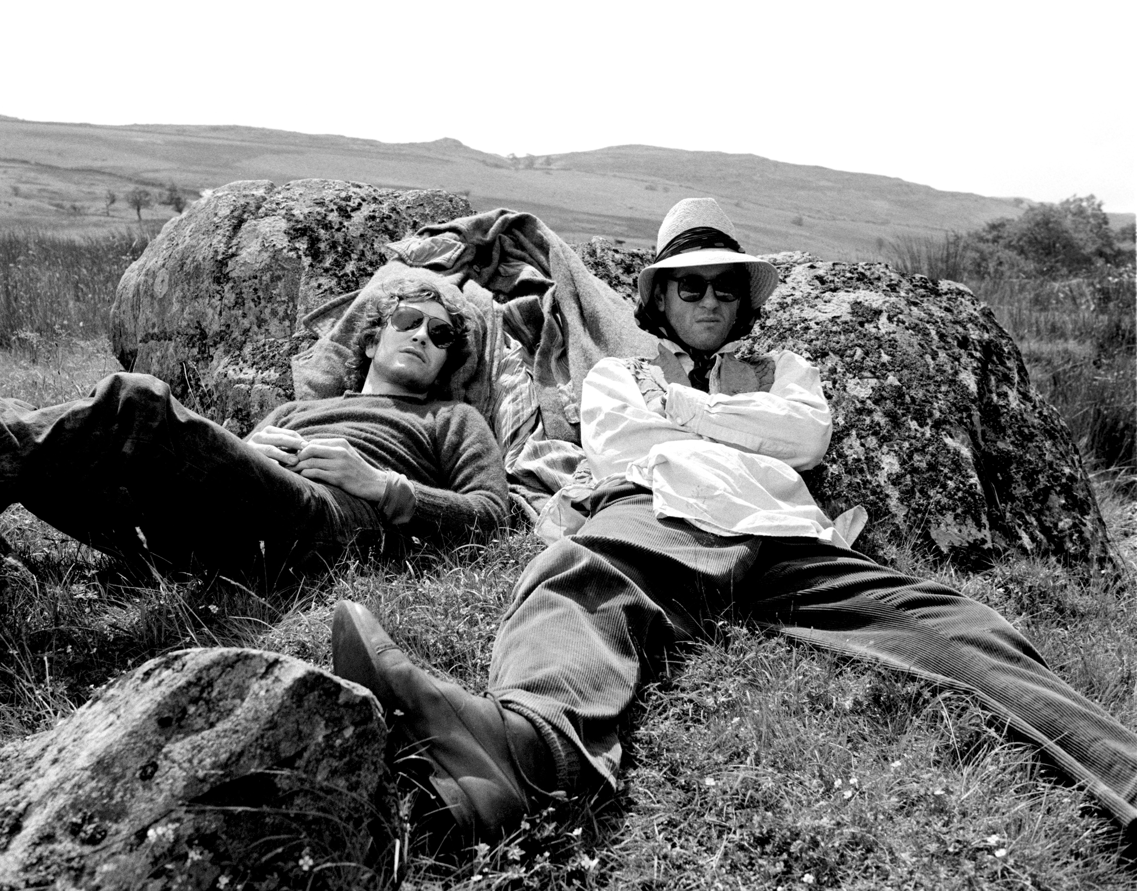 Still of Richard E. Grant and Paul McGann in Withnail & I (1987)