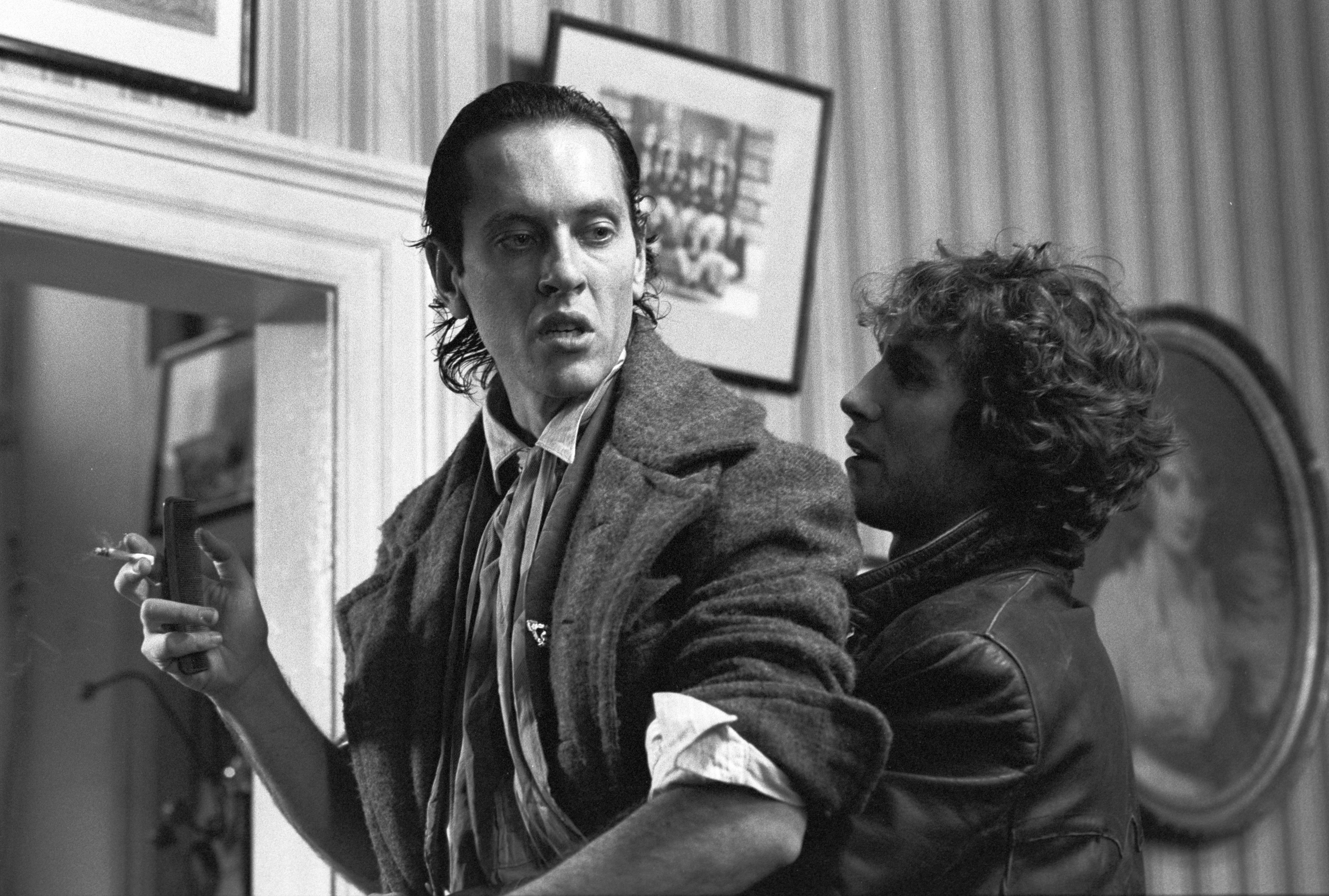 Still of Richard E. Grant and Paul McGann in Withnail & I (1987)