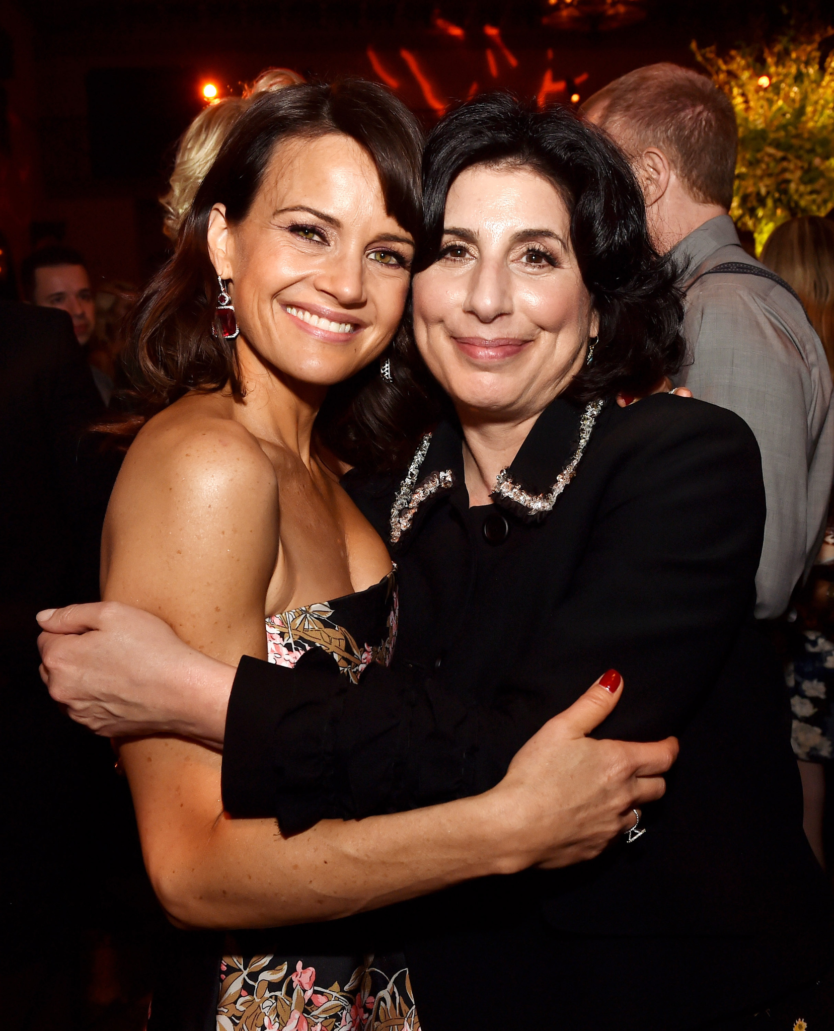 Carla Gugino and Sue Kroll at event of San Andreas (2015)