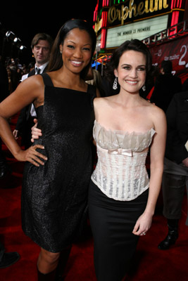 Carla Gugino and Garcelle Beauvais at event of The Number 23 (2007)
