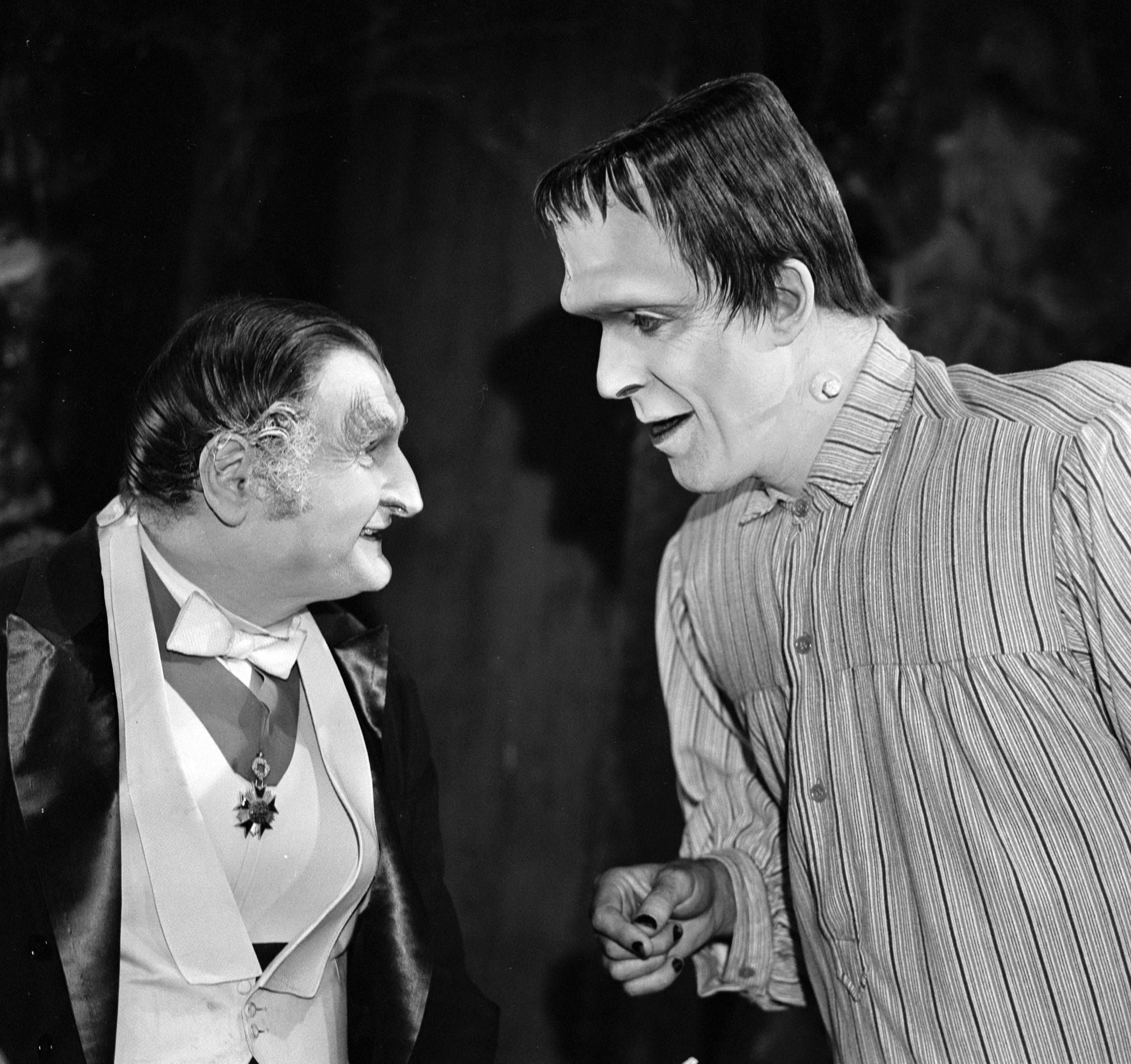Still of Fred Gwynne and Al Lewis in The Munsters (1964)
