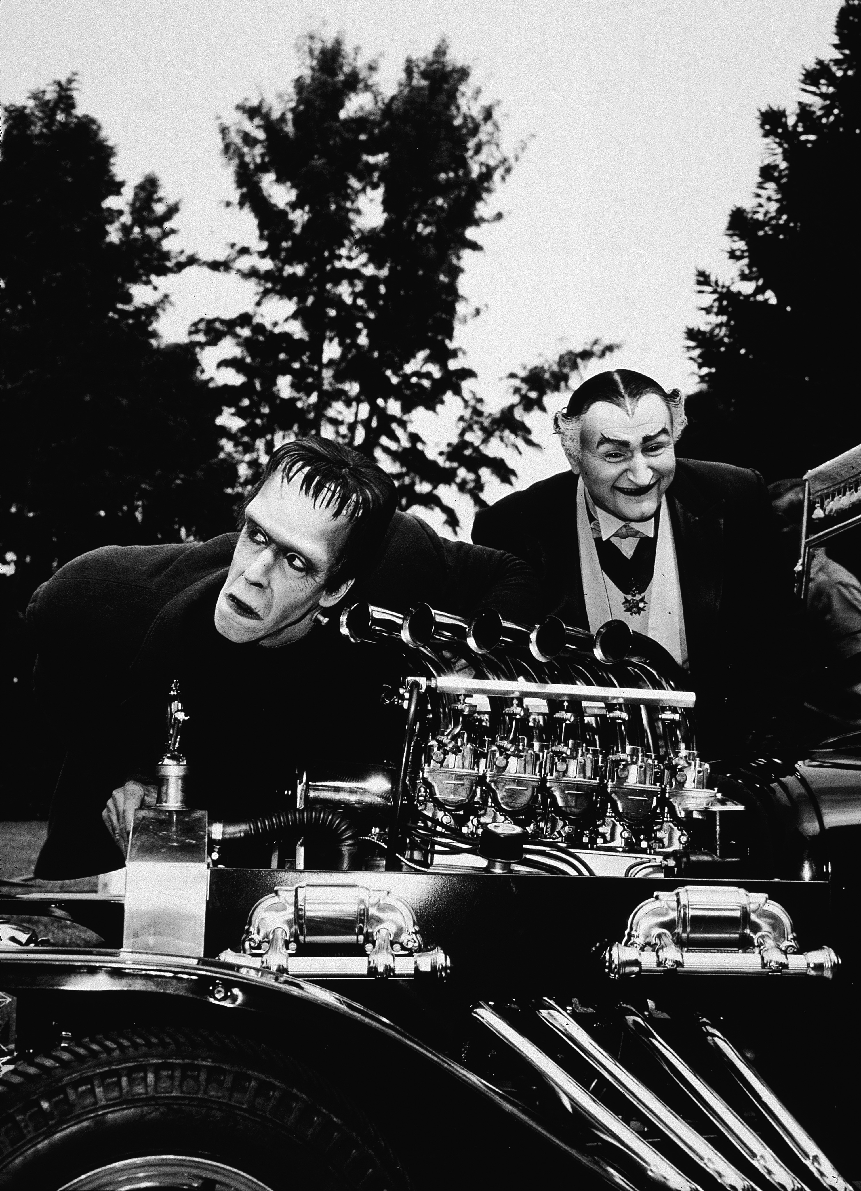 Still of Fred Gwynne and Al Lewis in The Munsters (1964)