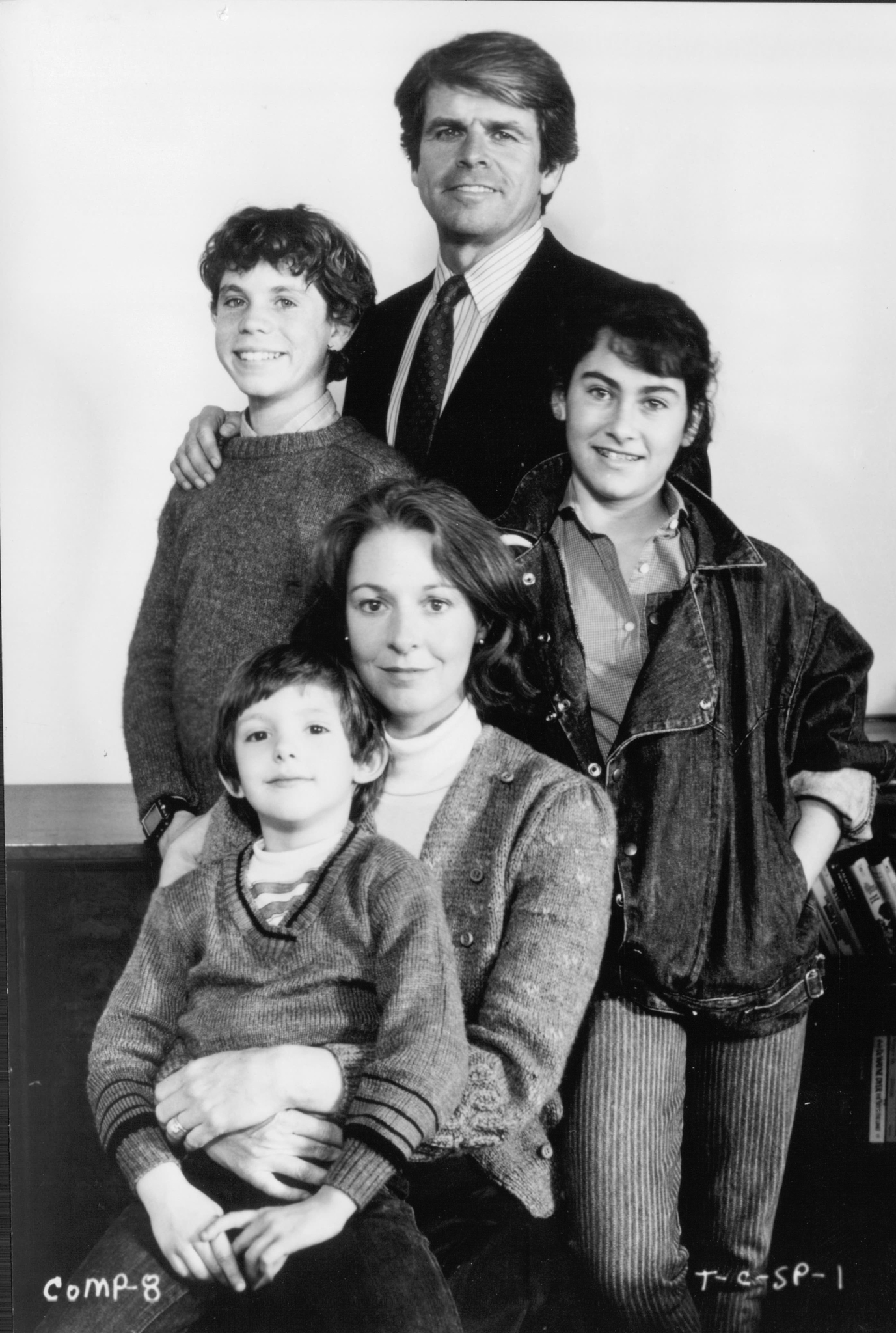 Still of Jane Alexander, William Devane, Lukas Haas, Rossie Harris and Roxana Zal in Testament (1983)