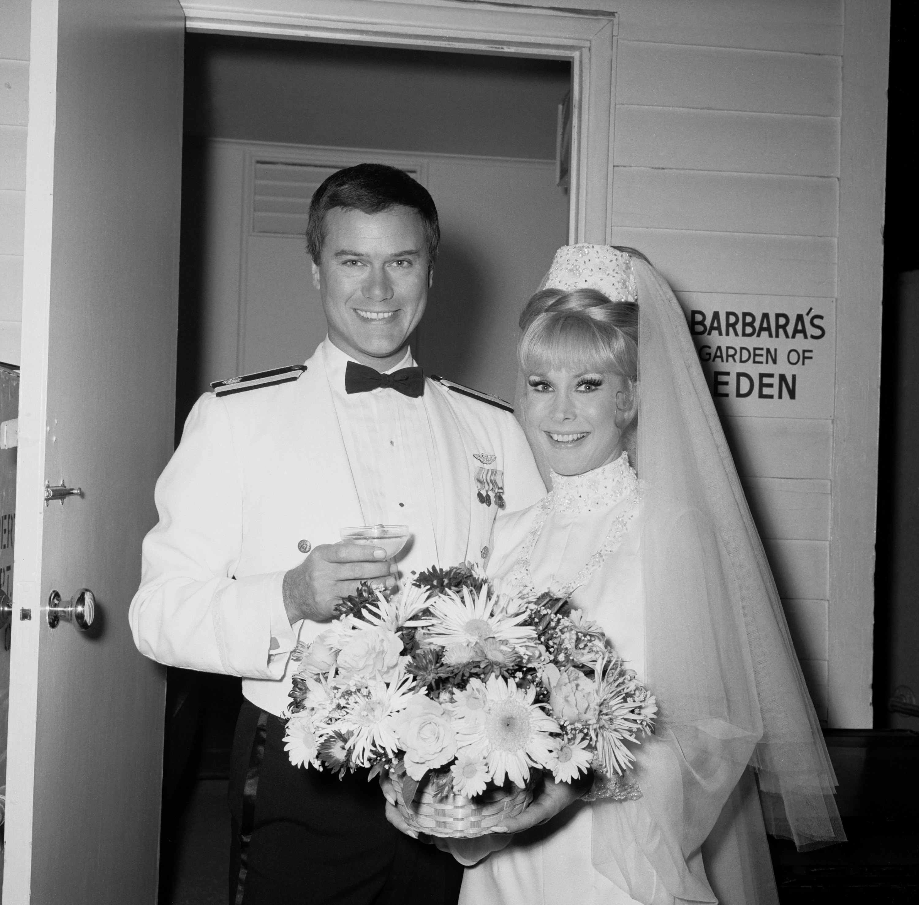 Still of Barbara Eden and Larry Hagman in Mano svajoniu Dzine (1965)