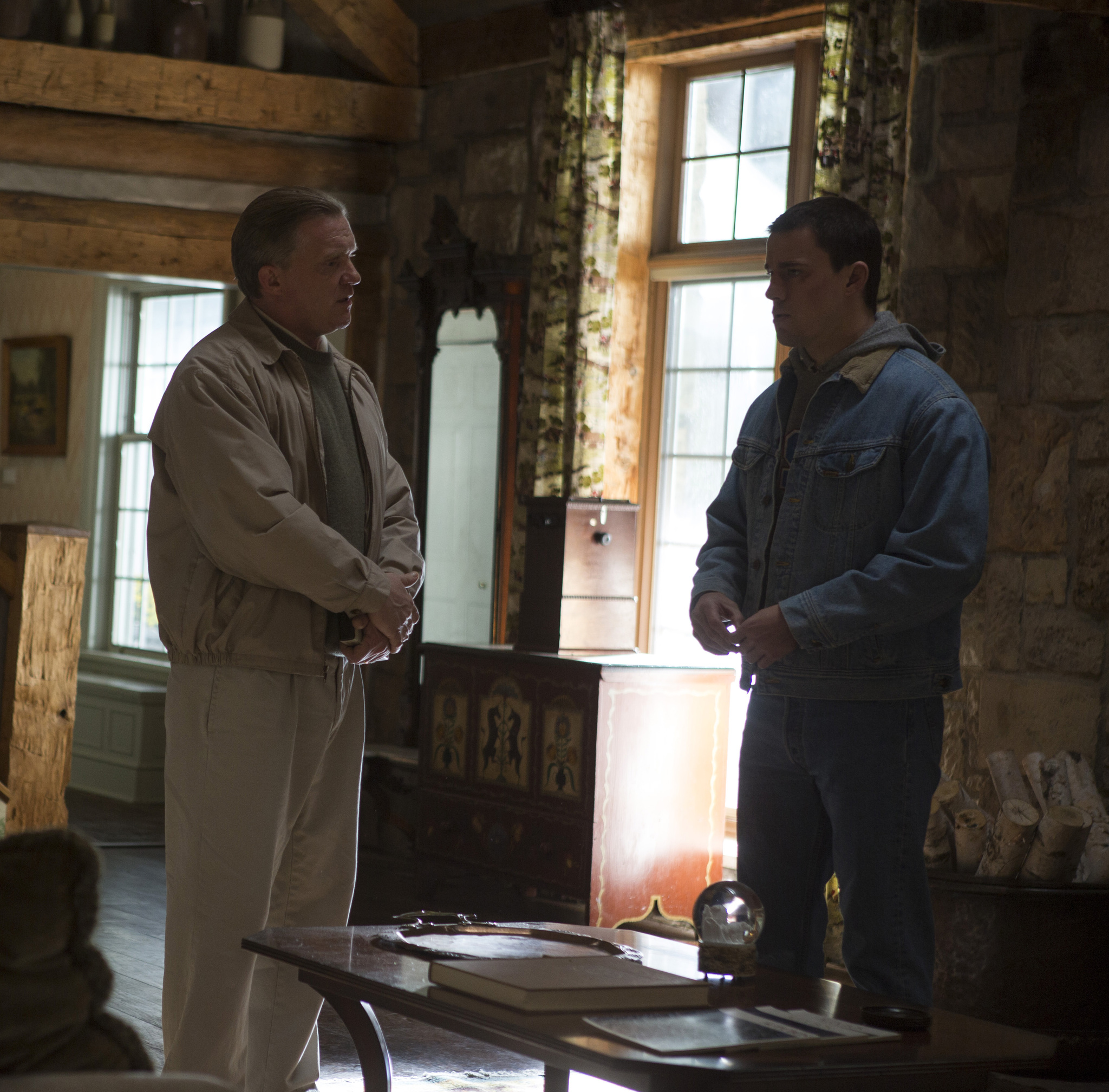 Still of Anthony Michael Hall and Channing Tatum in Foxcatcher (2014)