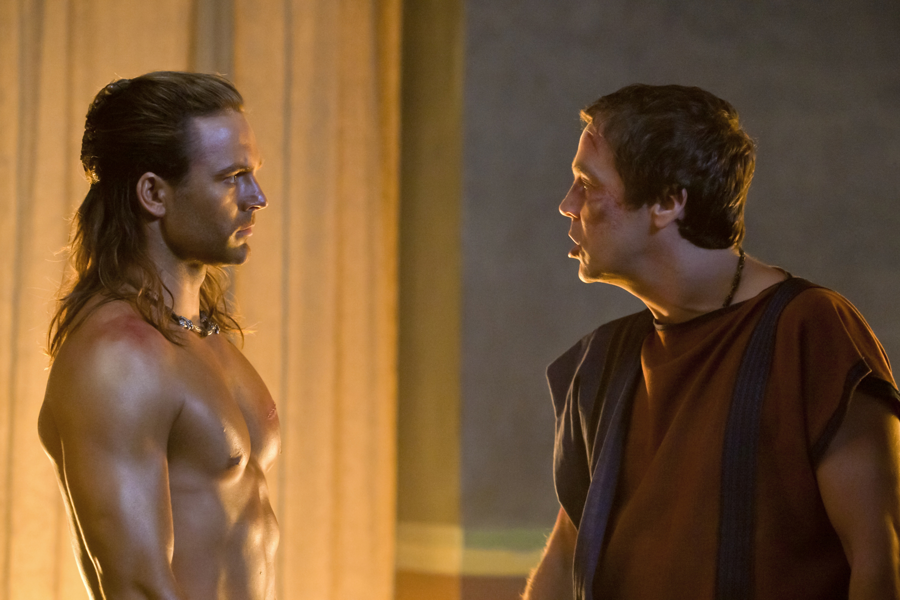 Still of John Hannah and Dustin Clare in Spartacus: Gods of the Arena (2011)