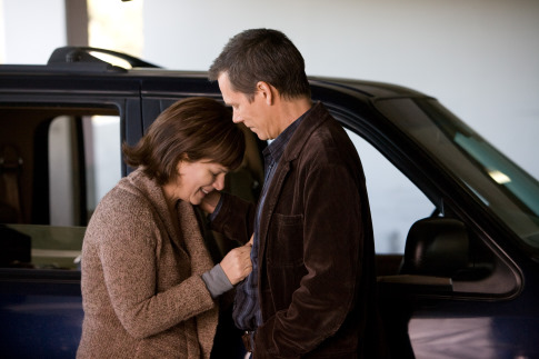 Still of Kevin Bacon and Marcia Gay Harden in Rails & Ties (2007)