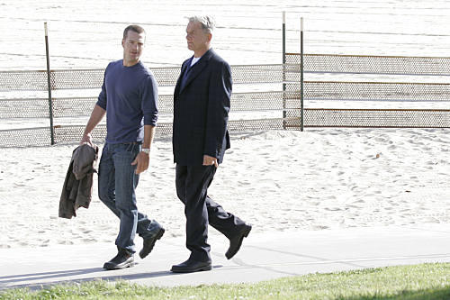Still of Chris O'Donnell and Mark Harmon in NCIS: Naval Criminal Investigative Service (2003)