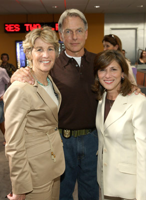 Mark Harmon, Nina Tassler and Nancy Tellem at event of NCIS: Naval Criminal Investigative Service (2003)