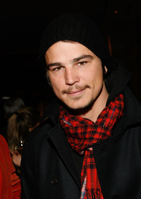 Josh Hartnett at event of Marc Jacobs & Louis Vuitton (2007)