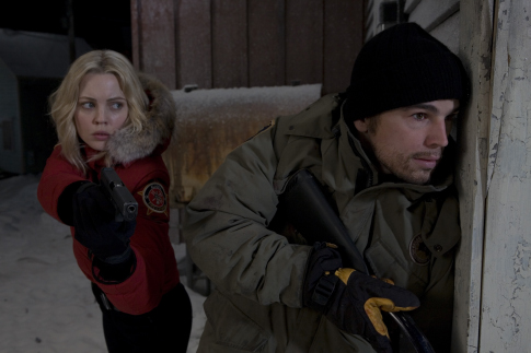 Still of Josh Hartnett and Melissa George in 30 Days of Night (2007)