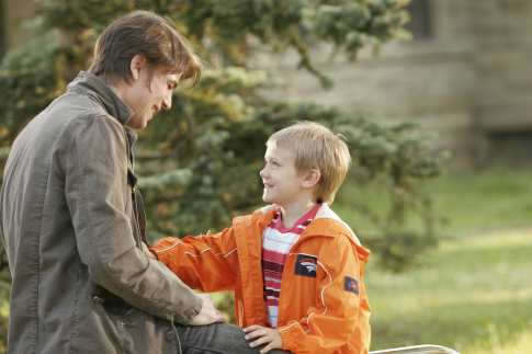 Still of Josh Hartnett and Dakota Goyo in Resurrecting the Champ (2007)