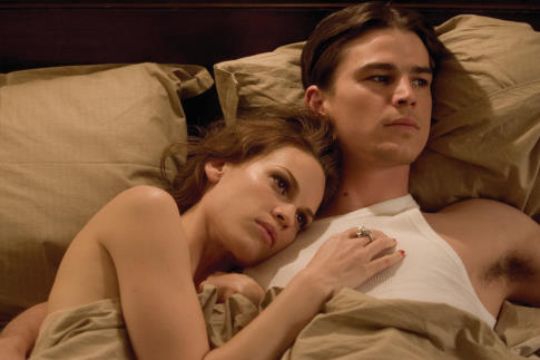 Still of Josh Hartnett and Hilary Swank in The Black Dahlia (2006)