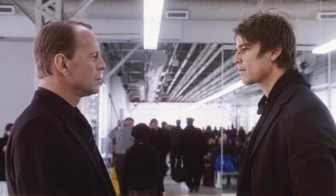 Still of Bruce Willis and Josh Hartnett in Laimingas skaicius kitas (2006)