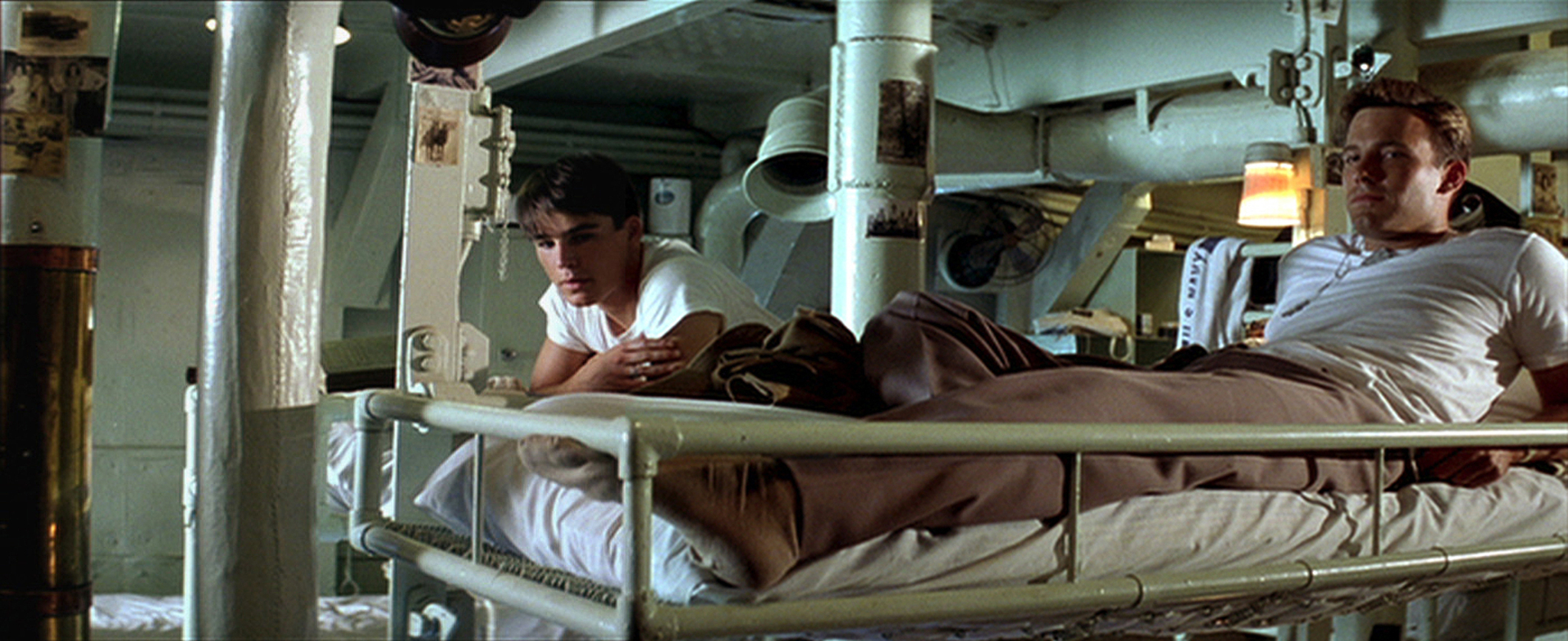 Still of Ben Affleck and Josh Hartnett in Perl Harboras (2001)