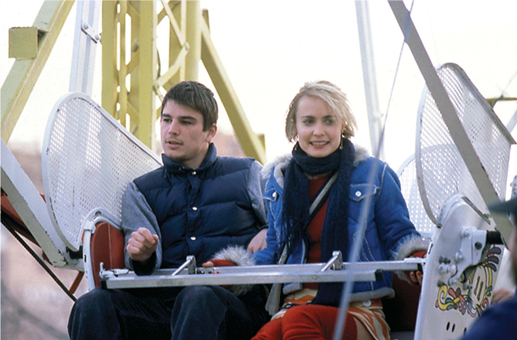 Still of Josh Hartnett and Radha Mitchell in Mozart and the Whale (2005)