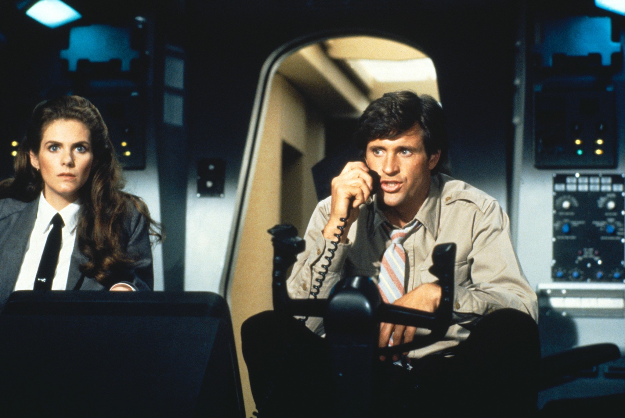 Still of Robert Hays and Julie Hagerty in Airplane! (1980)