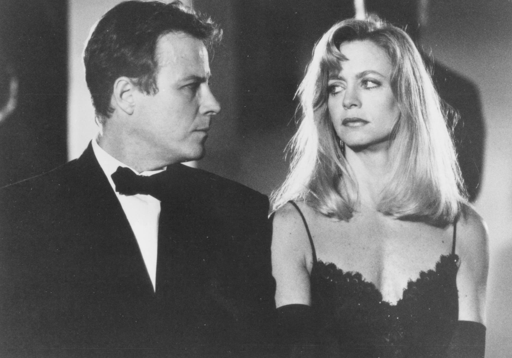 Still of Goldie Hawn and John Heard in Deceived (1991)