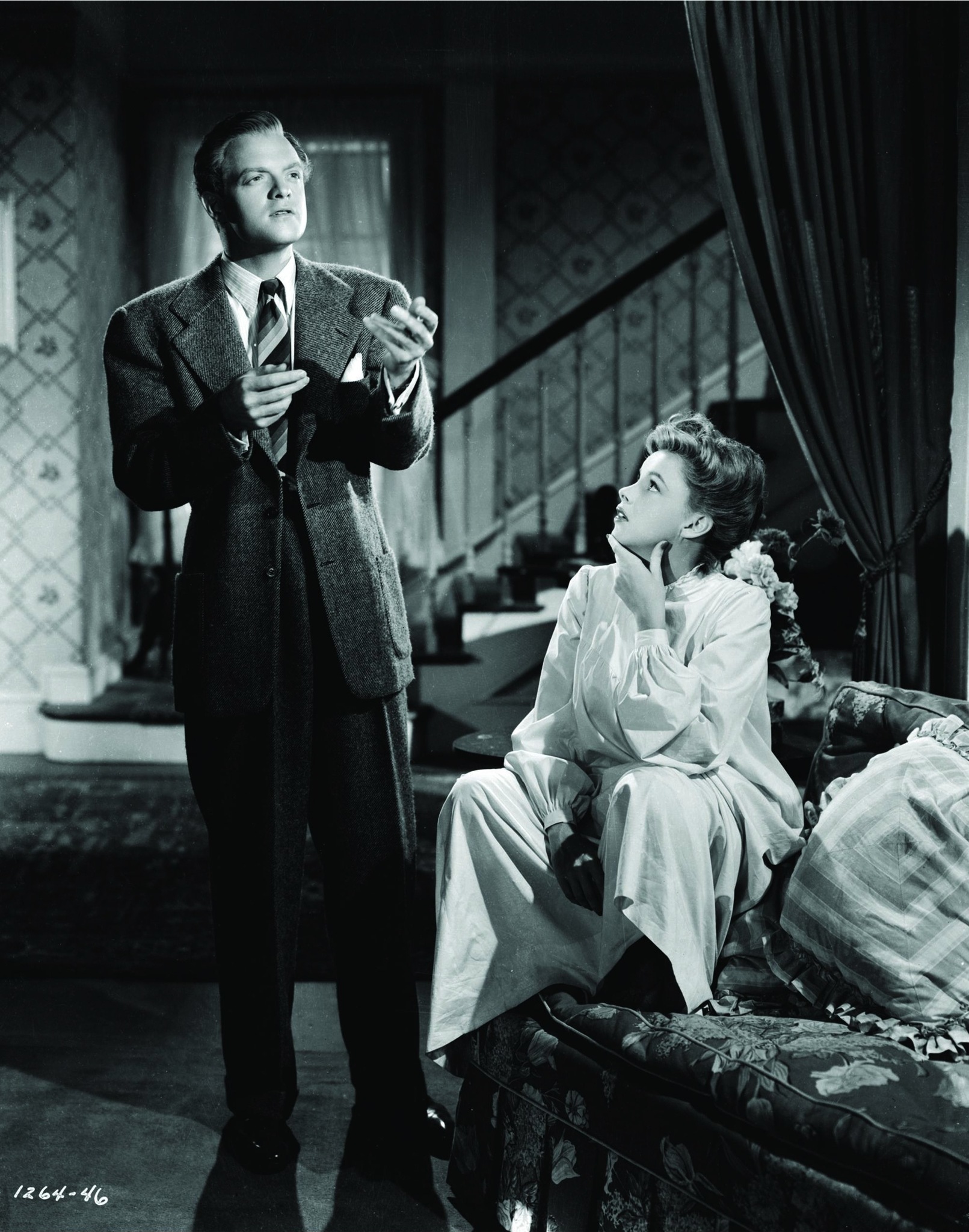 Still of Judy Garland and Van Heflin in Presenting Lily Mars (1943)