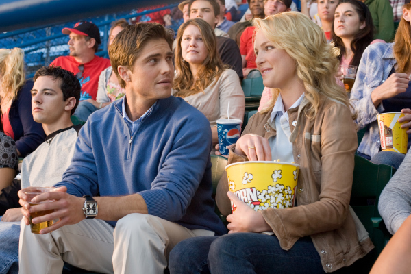 Still of Katherine Heigl and Eric Winter in Bjauri tiesa (2009)