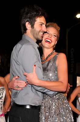 Katherine Heigl and Josh Kelley at event of 27 Dresses (2008)