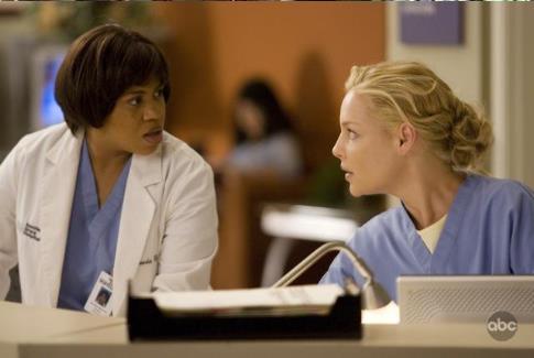 Still of Katherine Heigl and Chandra Wilson in Grei anatomija (2005)