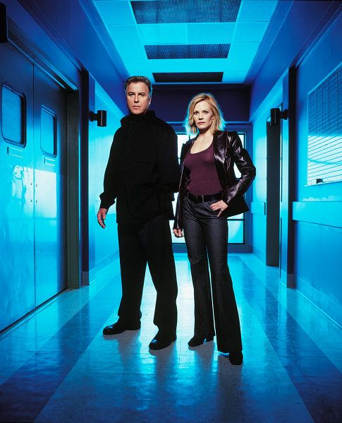 Marg Helgenberger and William Petersen in CSI kriminalistai (2000)