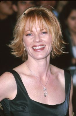 Marg Helgenberger at event of Erin Brockovich (2000)