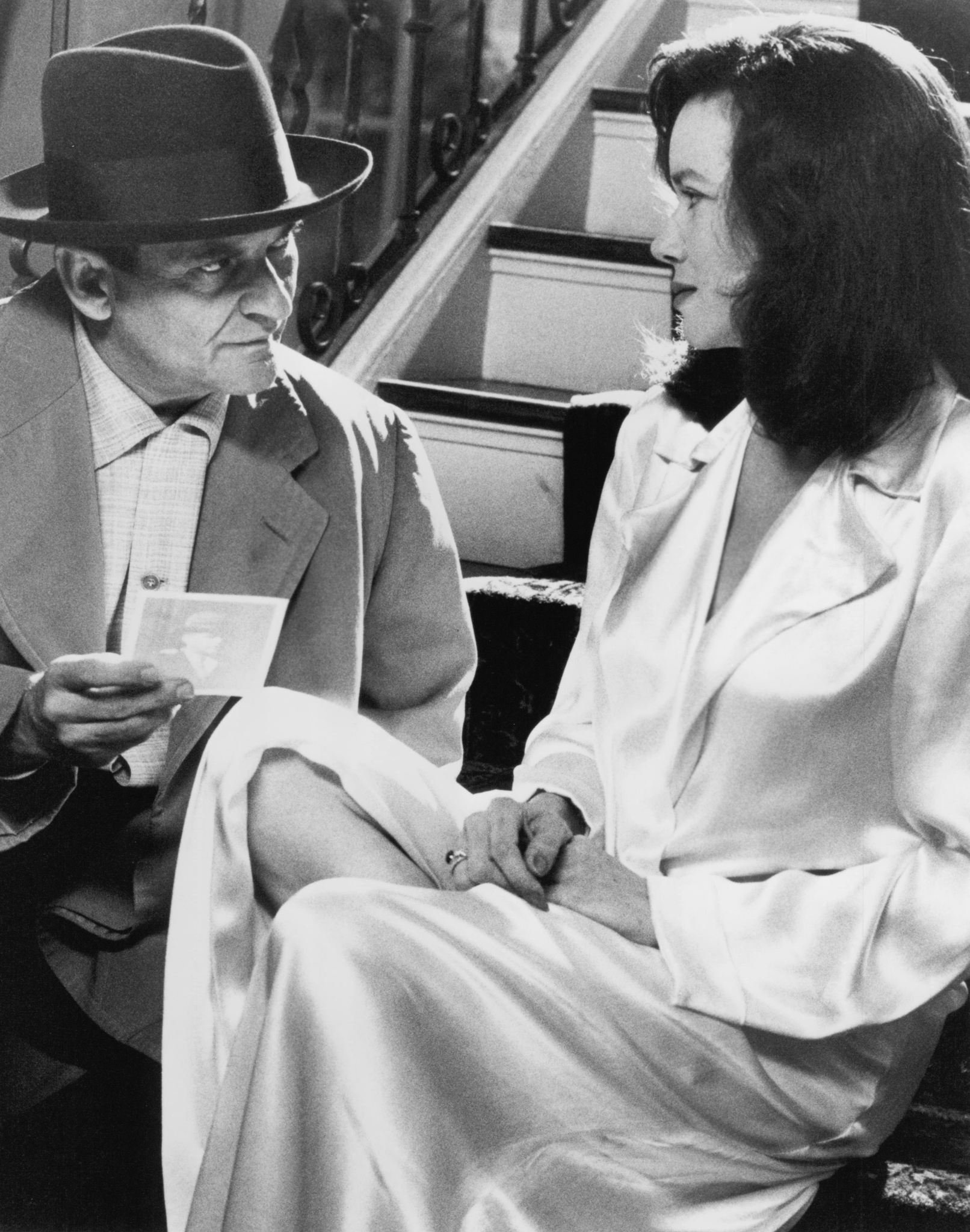 Still of Joe Pesci and Barbara Hershey in The Public Eye (1992)