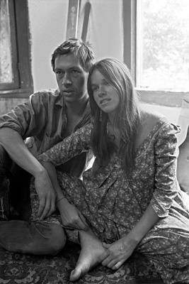 David Carradine and Barbara Hershey at home