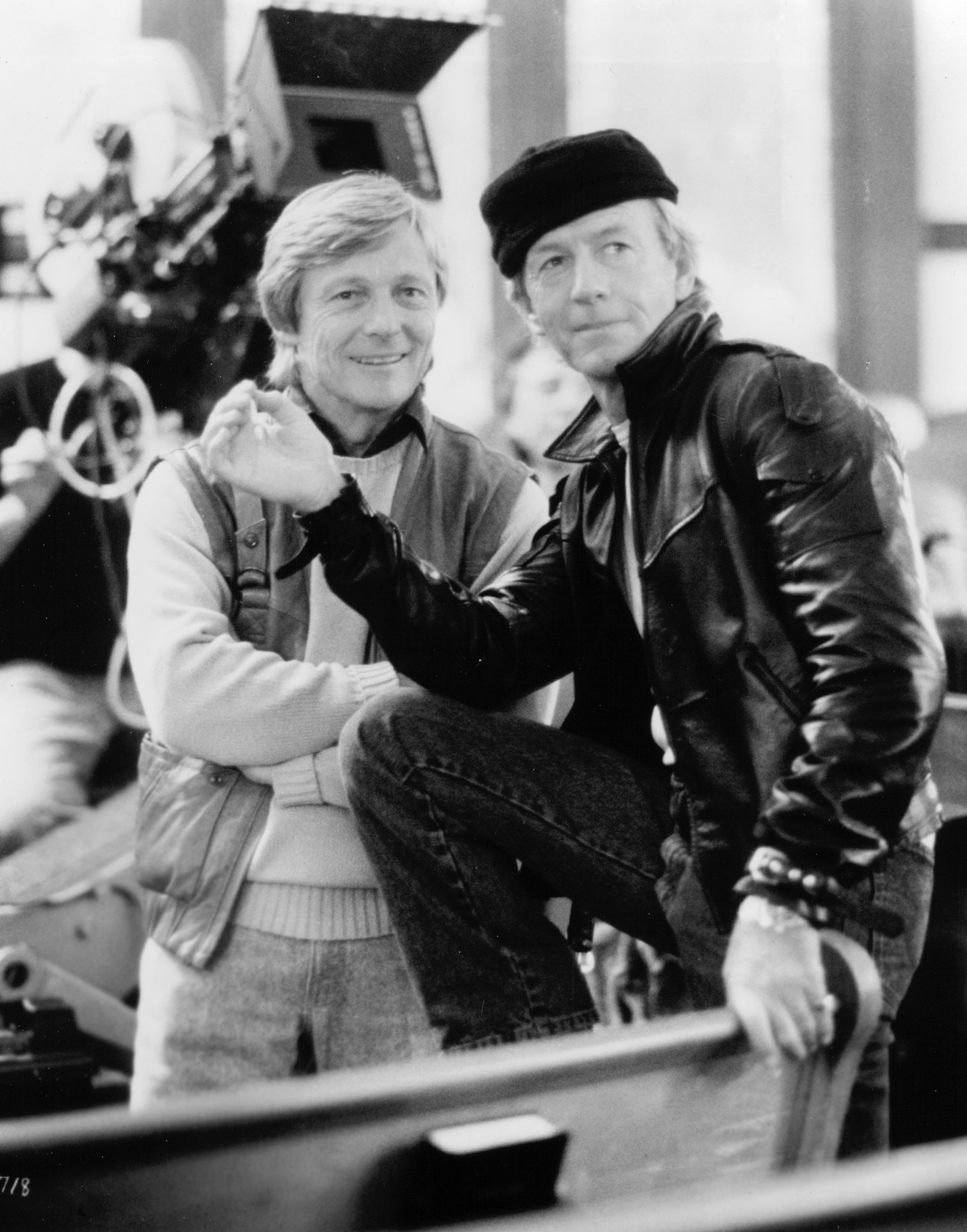 Still of Paul Hogan and John Cornell in Almost an Angel (1990)