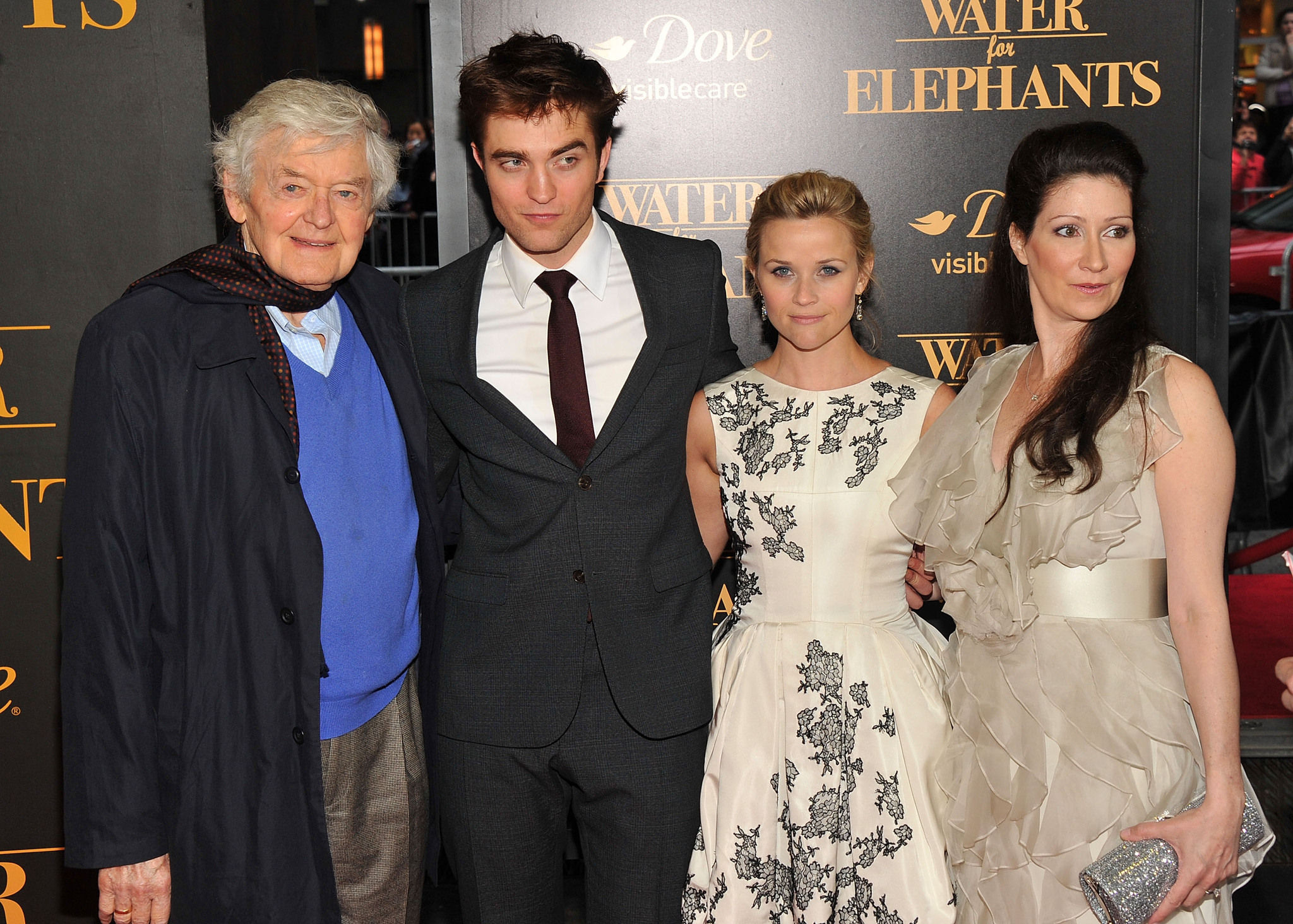 Reese Witherspoon, Hal Holbrook, Robert Pattinson and Sara Gruen at event of Vanduo drambliams (2011)