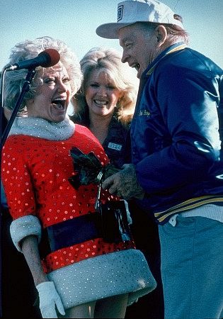 173-413 Bob Hope and Phyllis Diller at Hope's USO Christmas Show