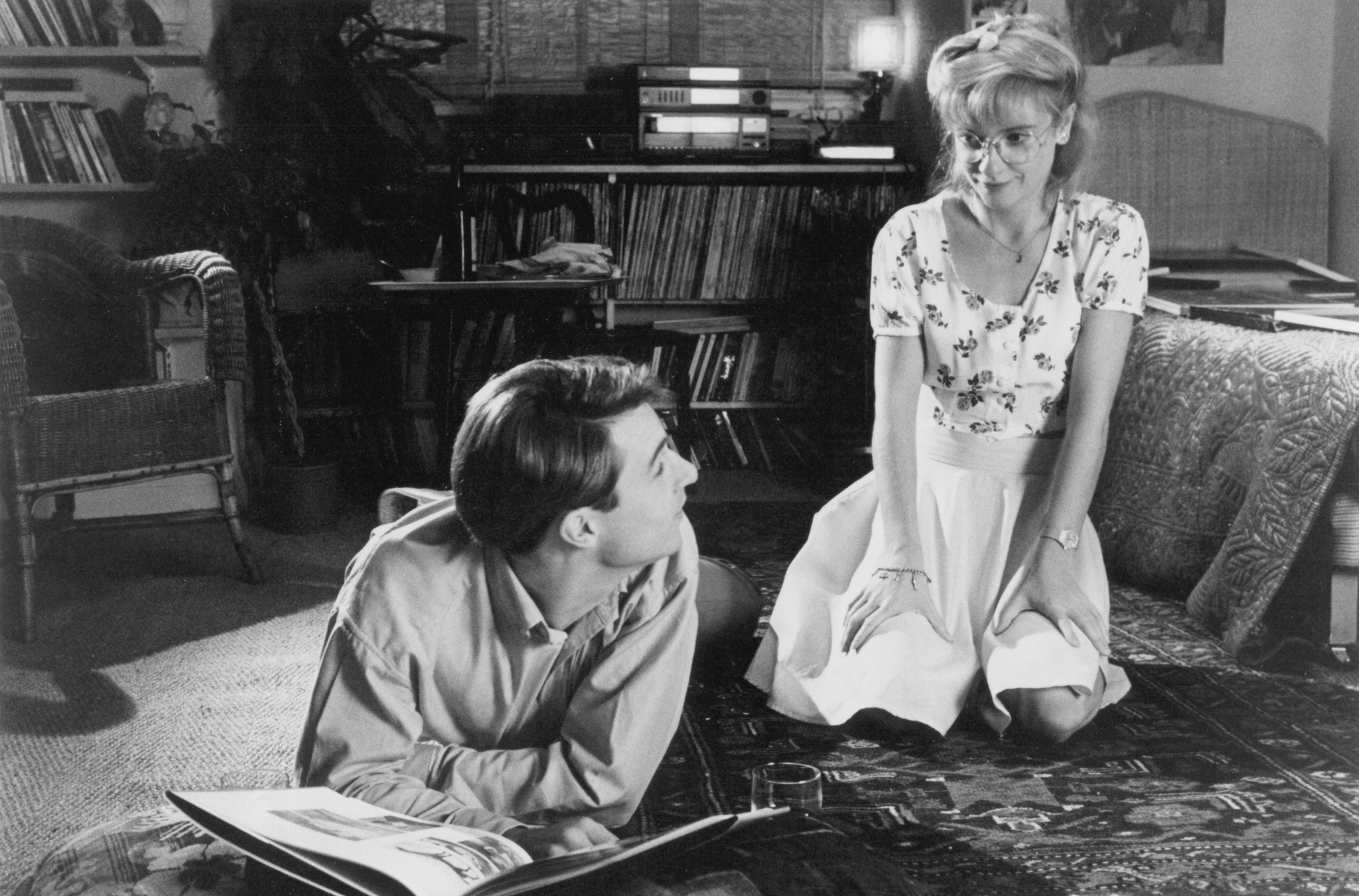 Still of Jane Horrocks and Jesse Birdsall in Getting It Right (1989)