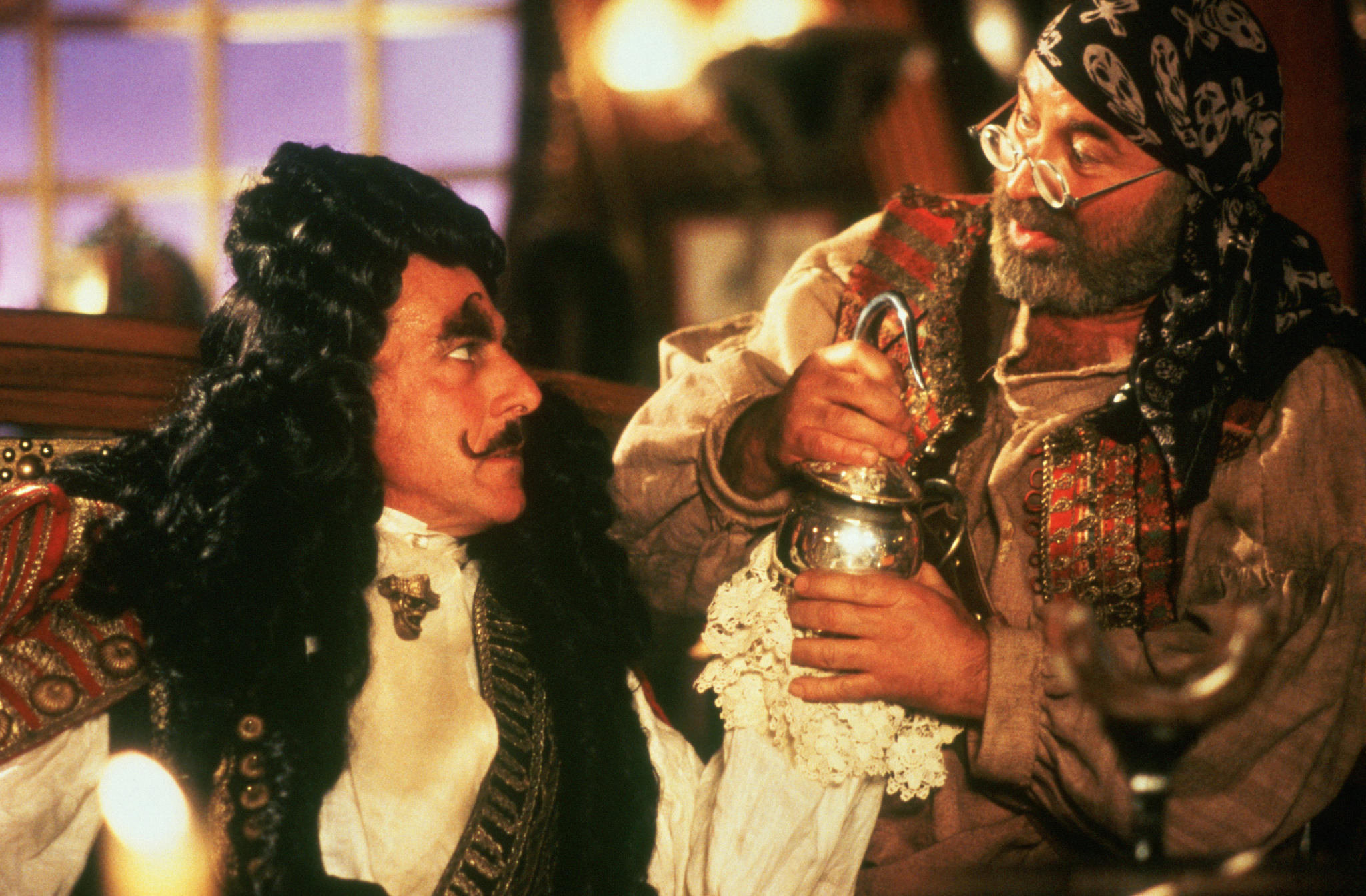 Still of Dustin Hoffman and Bob Hoskins in Hook (1991)