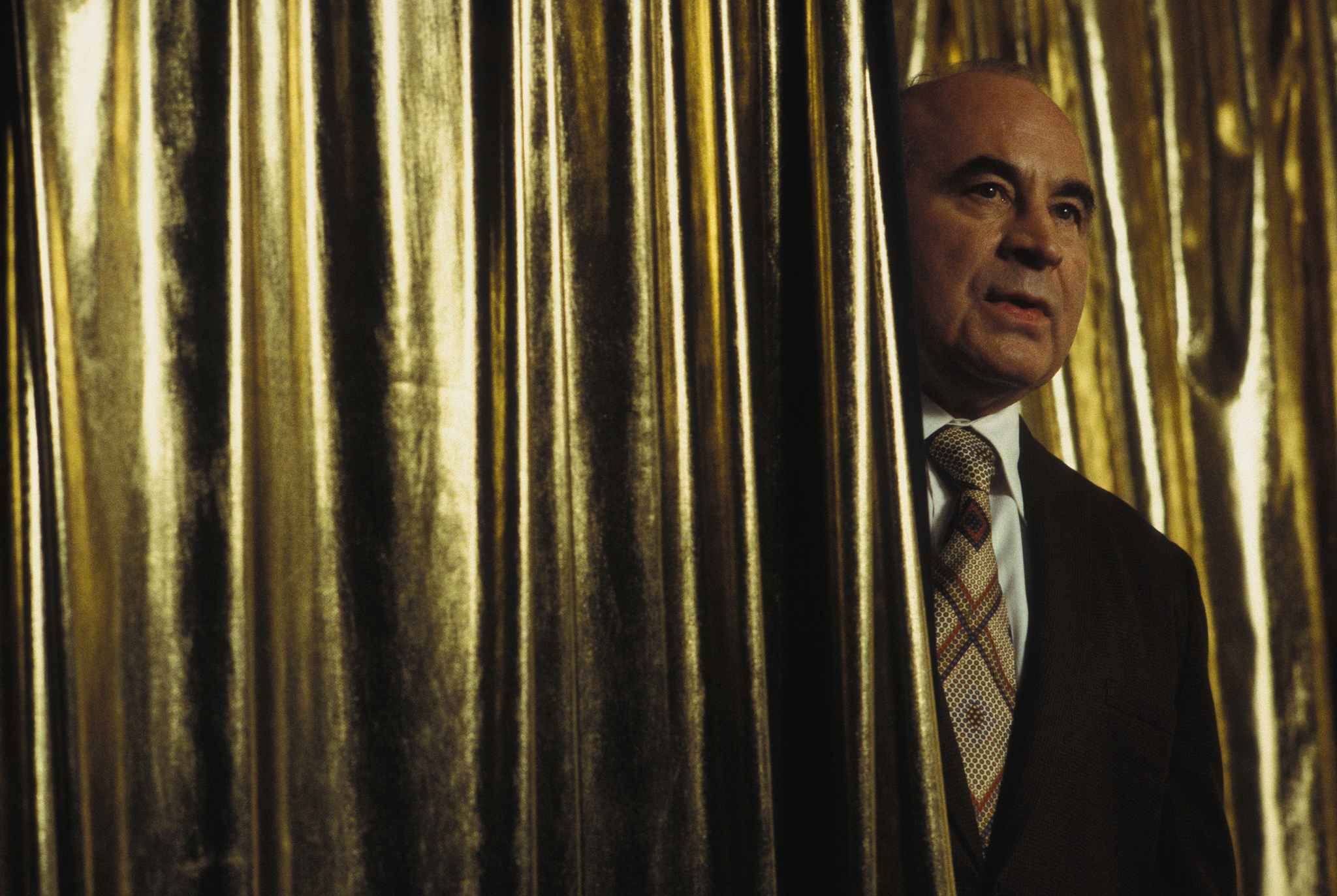 Still of Bob Hoskins in Beyond the Sea (2004)