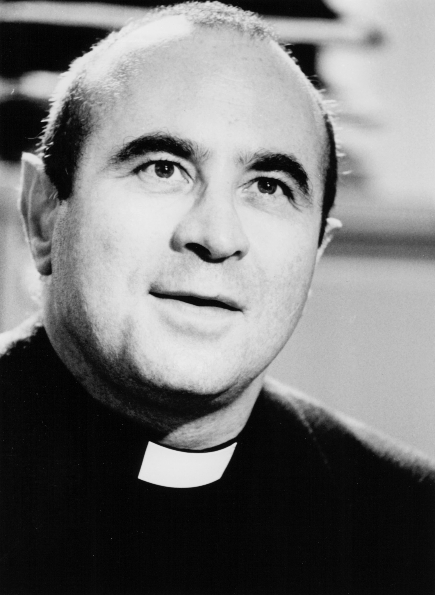 Still of Bob Hoskins in A Prayer for the Dying (1987)