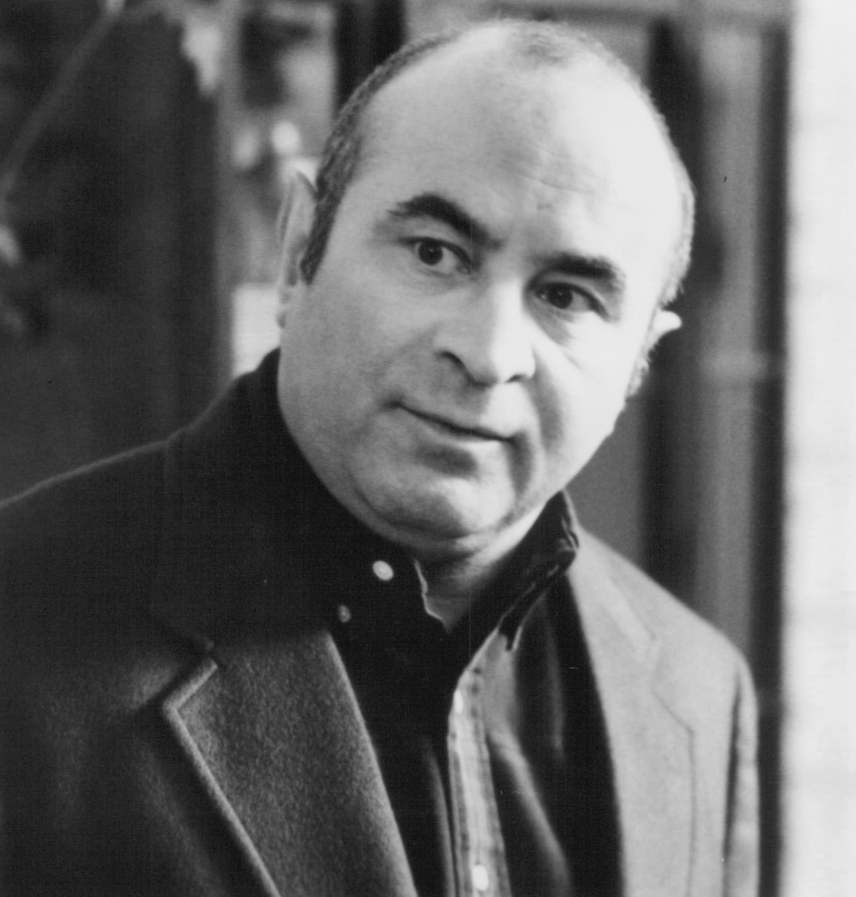 Still of Bob Hoskins in Passed Away (1992)