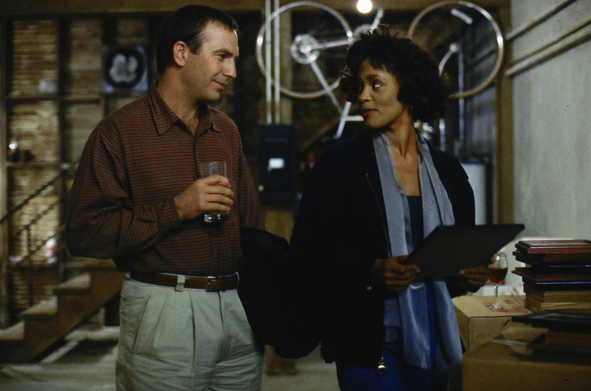 Still of Kevin Costner and Whitney Houston in The Bodyguard (1992)