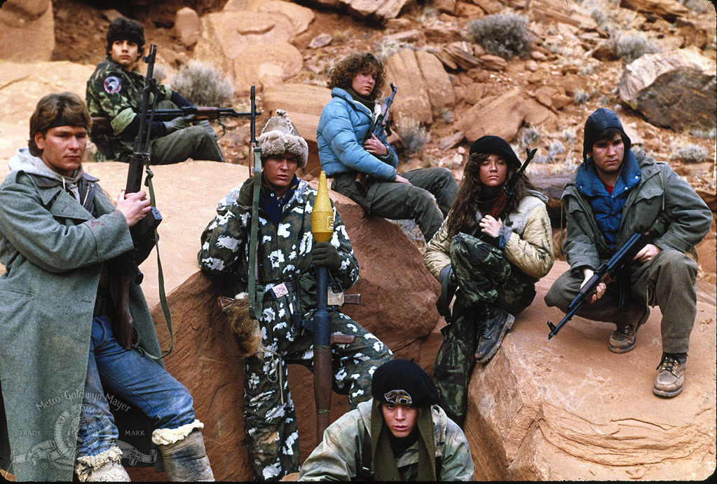 Still of Charlie Sheen, Jennifer Grey, Patrick Swayze, Lea Thompson, C. Thomas Howell, Brad Savage and Doug Toby in Red Dawn (1984)