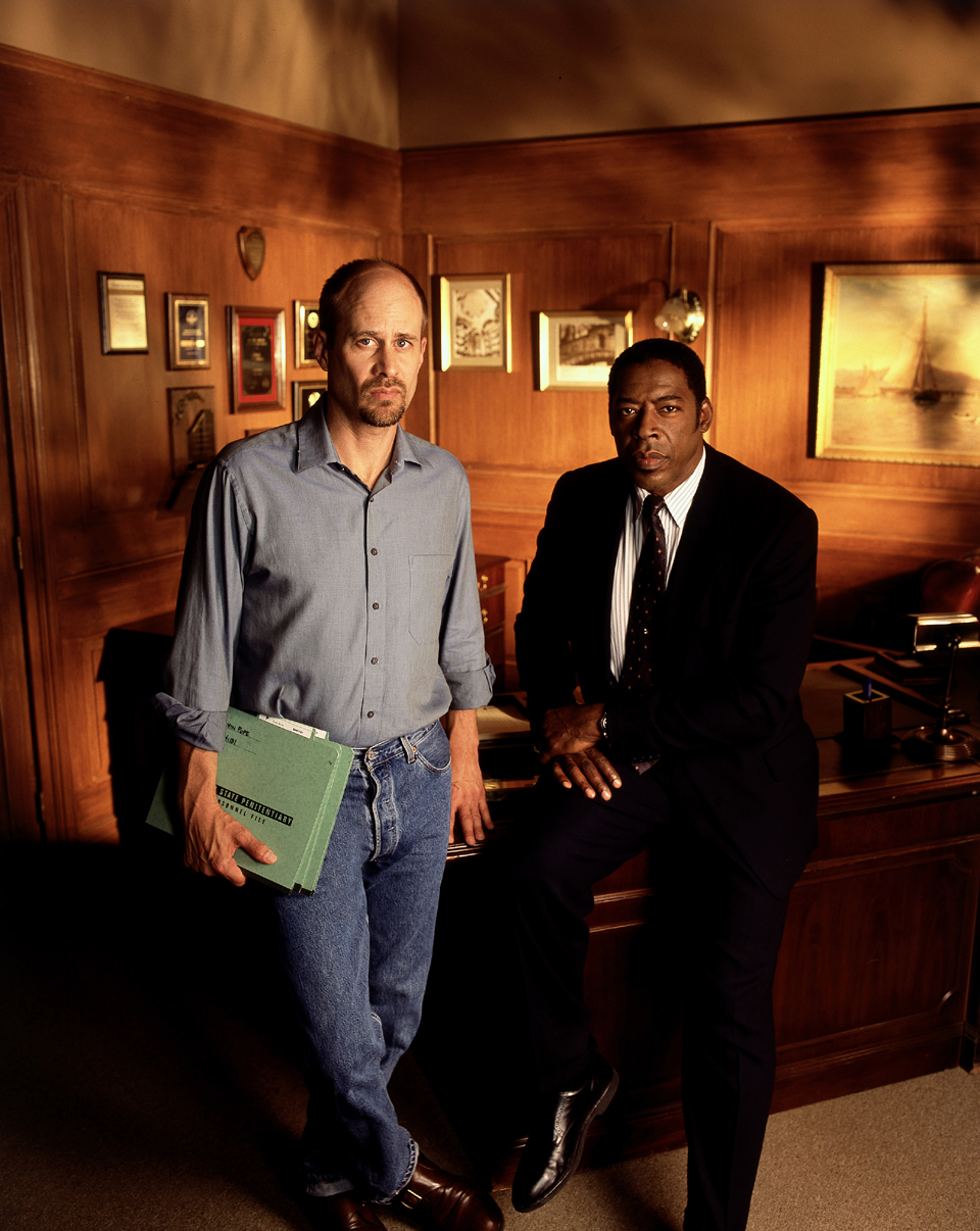 Still of Ernie Hudson and Terry Kinney in Ozas (1997)