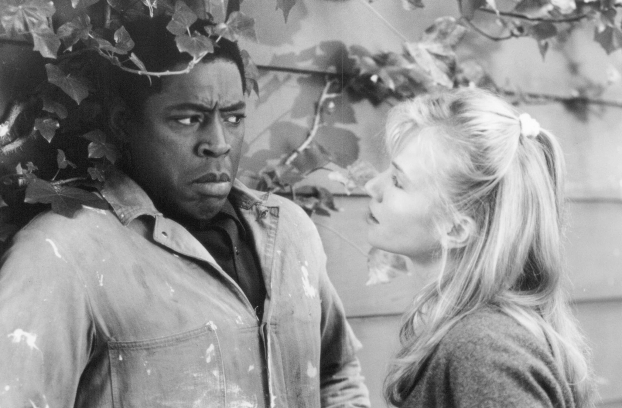 Still of Rebecca De Mornay and Ernie Hudson in The Hand That Rocks the Cradle (1992)