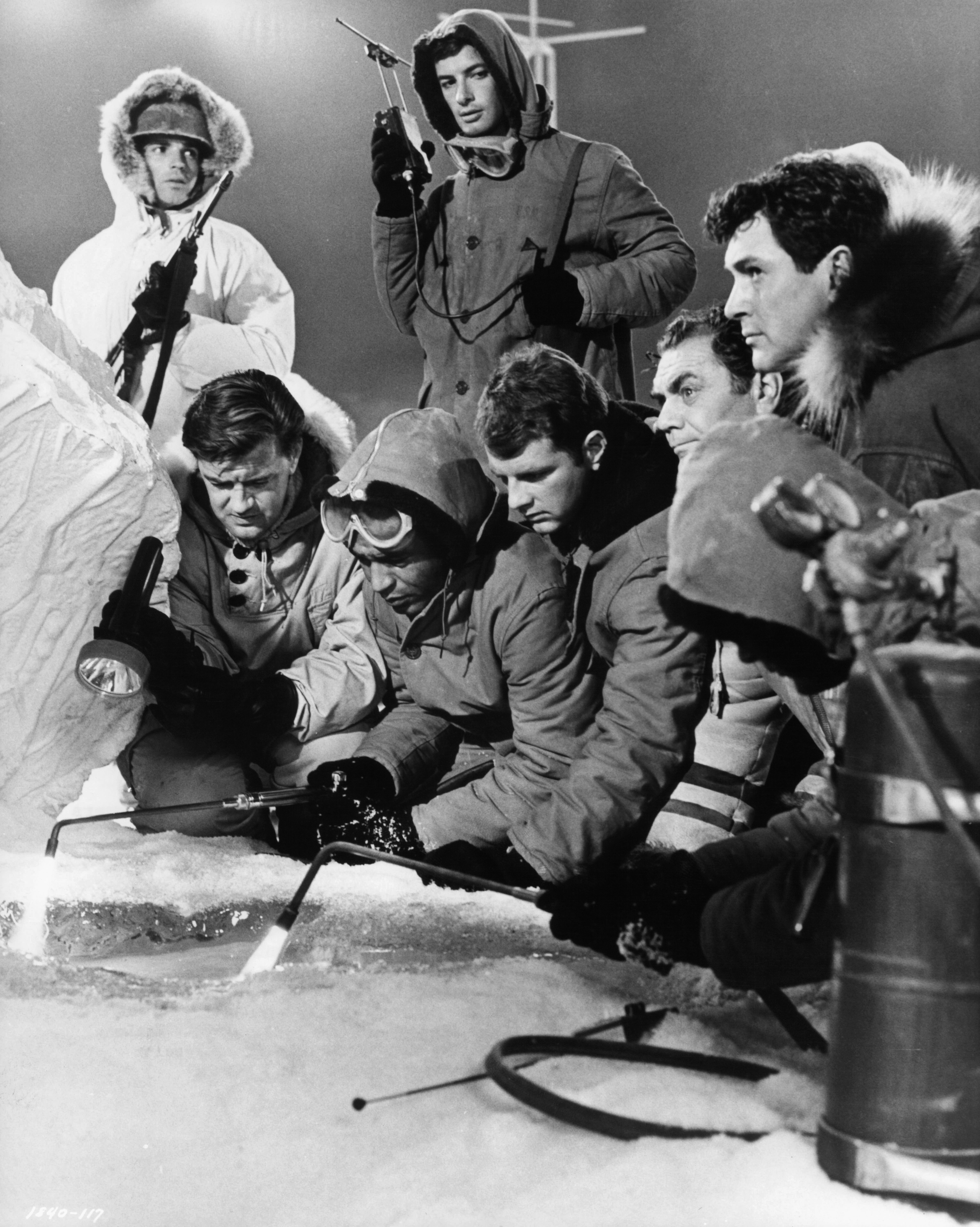 Still of Ernest Borgnine and Rock Hudson in Ice Station Zebra (1968)