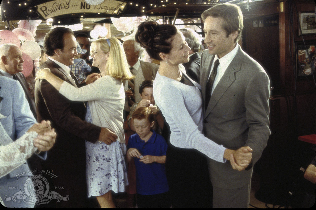 Still of David Duchovny, Minnie Driver, James Belushi and Bonnie Hunt in Return to Me (2000)