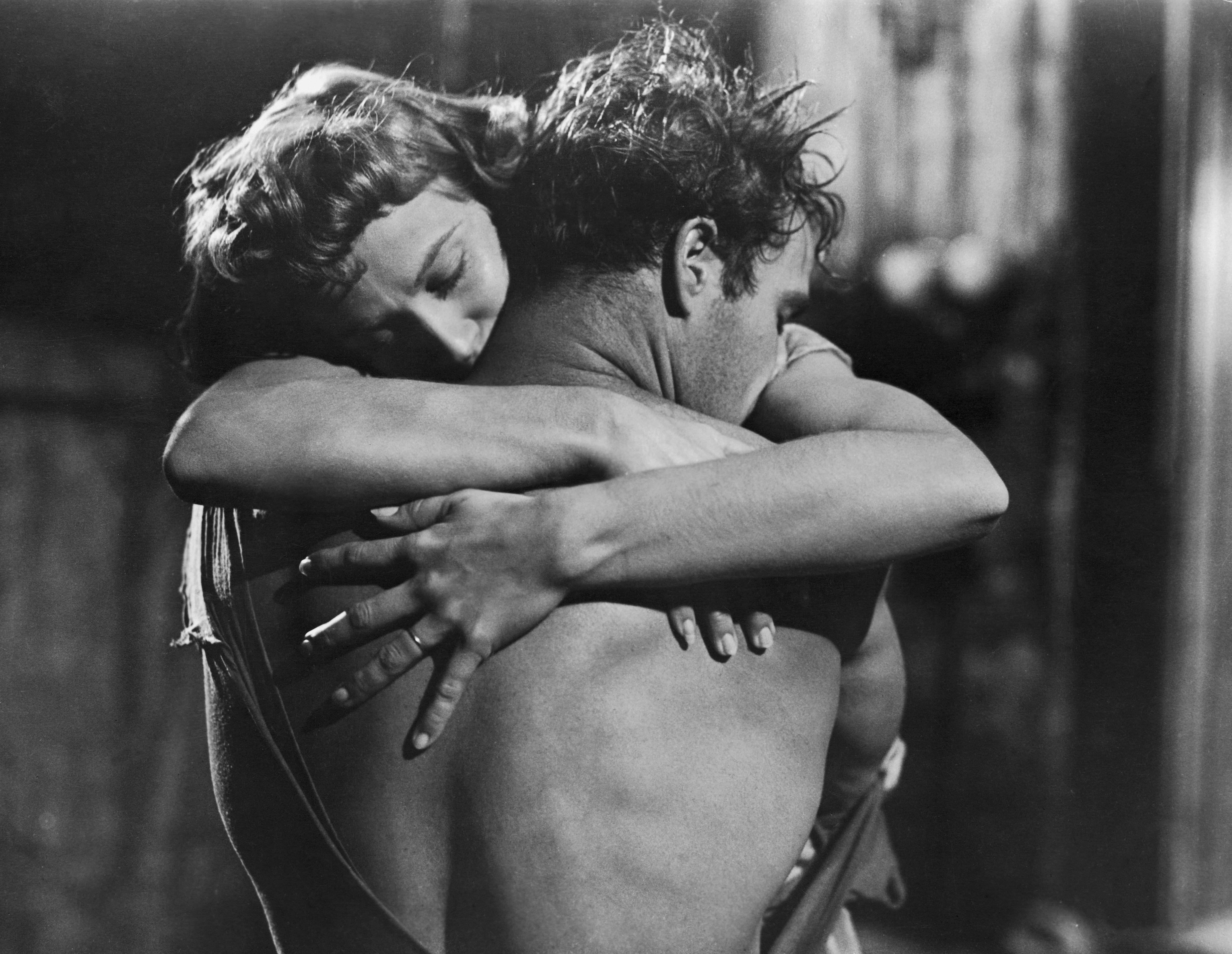 Still of Marlon Brando and Kim Hunter in A Streetcar Named Desire (1951)