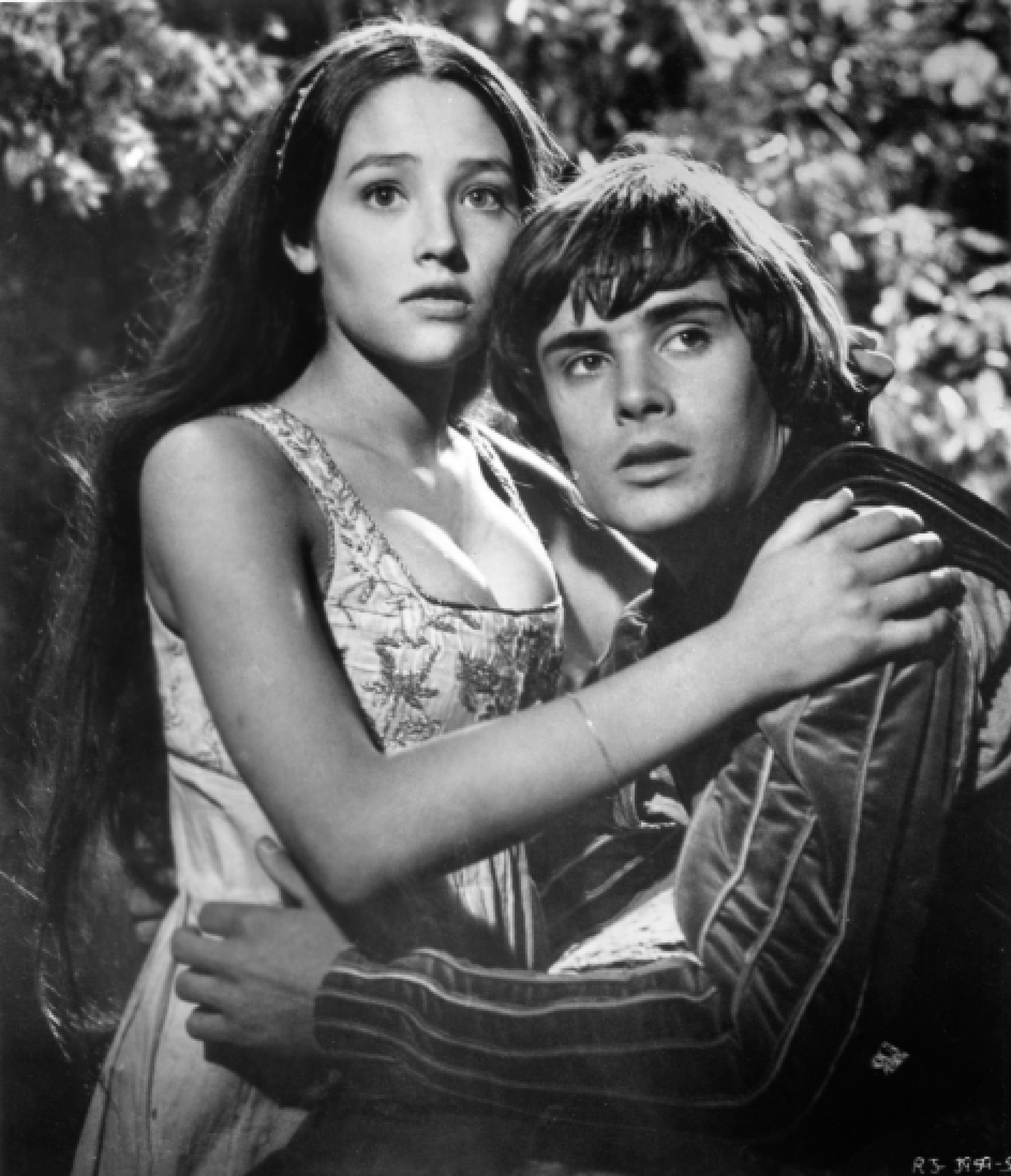 Still of Olivia Hussey and Leonard Whiting in Romeo and Juliet (1968)