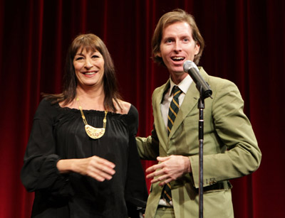 Anjelica Huston and Wes Anderson at event of The Darjeeling Limited (2007)
